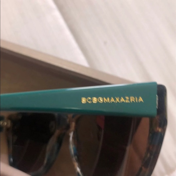 BCBGMAXAZRIA sunnies main image 4